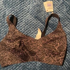 BNWT Lulu Lemon Sports bra. Size 34E